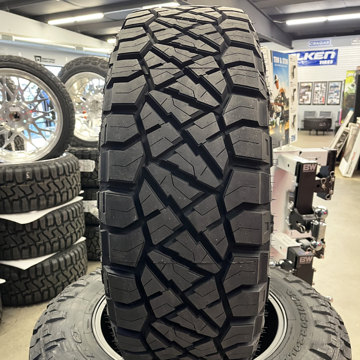 Fuel Offroad FC869 Sigma Blackout Gloss Black Lip 20x9 1mm 6x139.7 (6x5.5) | Nitto Ridge Grappler 35x11.50R20 E